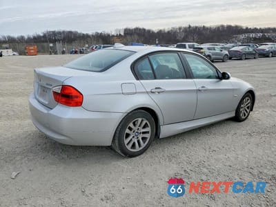Trzecie zdjęcie samochodu z tyłu: 2006 BMW 325 I VIN:WBAVB13576KX69795 - miniatura