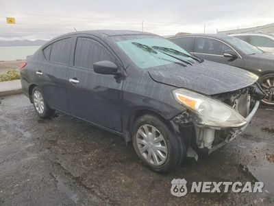Czwarte zdjęcie samochodu z boku: 2017 NISSAN VERSA S VIN:3N1CN7AP6HL816425 - miniatura