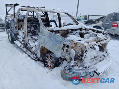 Czwarte zdjęcie samochodu z boku: 2022 GMC SIERRA K1500 SLE VIN:3GTPUBEK1NG622781 - miniatura