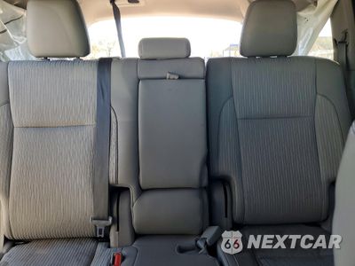 Zdjęcie 10 z 14 samochodu: 2018 TOYOTA HIGHLANDER LE VIN:5TDBZRFHXJS871082 - miniatura