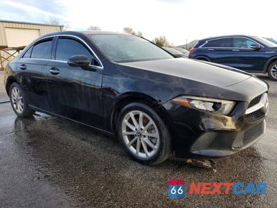 Czwarte zdjęcie samochodu z boku: 2019 MERCEDES-BENZ A 220 VIN:WDD3G4EB9KW002300 - miniatura