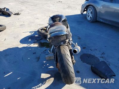 Czwarte zdjęcie samochodu z boku: 2001 HONDA CBR900 RR VIN:JH2SC44061M100638 - miniatura