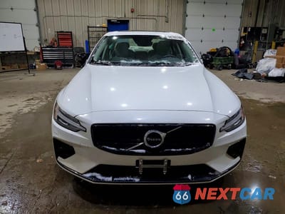 Piąte zdjęcie samochodu w środku: 2022 VOLVO S60 B5 MOMENTUM VIN:7JRL12TZ8NG178092 - miniatura