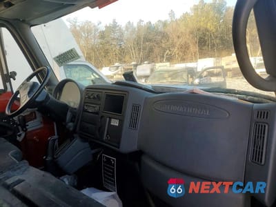 Piąte zdjęcie samochodu w środku: 2006 INTERNATIONAL 4200 BOX TRUCK VIN:1HTMLAFMX6H256443 - miniatura
