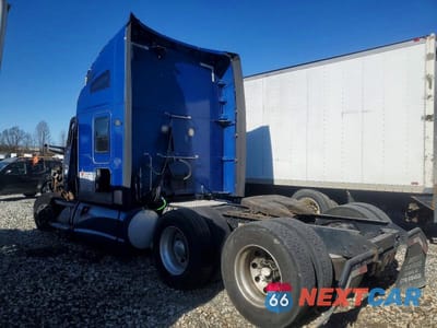 Trzecie zdjęcie samochodu z tyłu: 2016 KENWORTH T680 SEMI TRUCK VIN:1XKYD49X3GJ479506 - miniatura