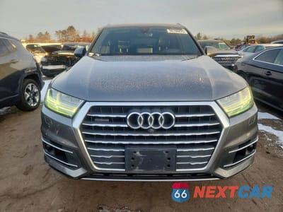 Piąte zdjęcie samochodu w środku: 2017 AUDI Q7 PRESTIGE VIN:WA1VAAF73HD013420 - miniatura