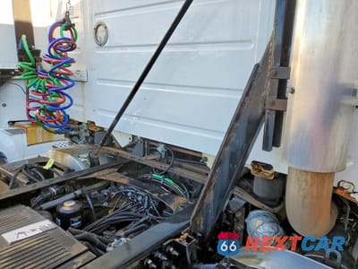 Zdjęcie 6 z 10 samochodu: 2016 VOLVO VNL SEMI TRUCK VIN:4V4N39TG5GN965609 - miniatura