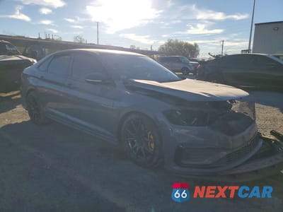 Czwarte zdjęcie samochodu z boku: 2021 VOLKSWAGEN JETTA GLI VIN:3VW6T7BU9MM005367 - miniatura