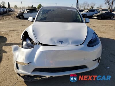 Piąte zdjęcie samochodu w środku: 2024 TESLA MODEL Y VIN:7SAYGDEE6RA228190 - miniatura