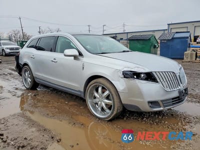 Czwarte zdjęcie samochodu z boku: 2015 LINCOLN TOWNHOUSE MKT VIN:2LMHJ5FK4FBL04266 - miniatura