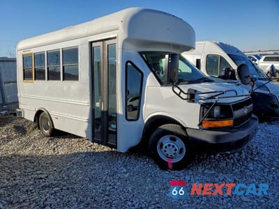 Czwarte zdjęcie samochodu z boku: 2014 CHEVROLET EXPRESS G3500 SHUTTLE BUS VIN:1GB3G2BG3E1135252 - miniatura