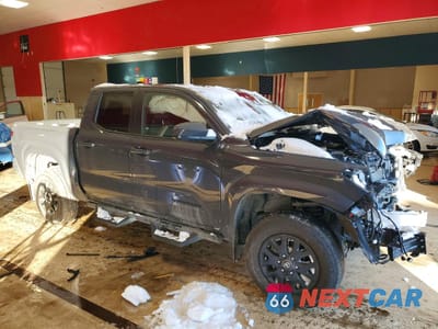 Czwarte zdjęcie samochodu z boku: 2024 TOYOTA TACOMA DOUBLE CAB VIN:3TMLB5JN0RM083664 - miniatura