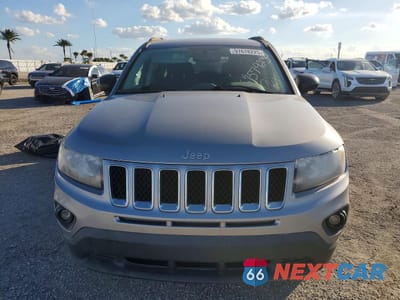 Piąte zdjęcie samochodu w środku: 2016 JEEP COMPASS SPORT VIN:1C4NJCBA3GD611556 - miniatura
