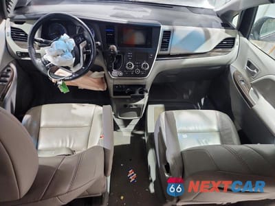 Zdjęcie 8 z 13 samochodu: 2016 TOYOTA SIENNA XLE VIN:5TDYK3DC2GS718000 - miniatura