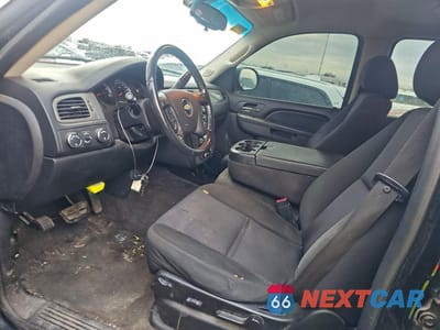 Piąte zdjęcie samochodu w środku: 2010 CHEVROLET SUBURBAN K1500 LS VIN:1GNUKHE31AR225576 - miniatura