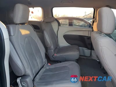 Zdjęcie 11 z 13 samochodu: 2018 CHRYSLER PACIFICA TOURING VIN:2C4RC1DG8JR253747 - miniatura