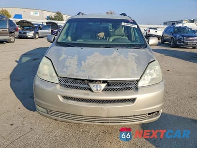Piąte zdjęcie samochodu w środku: 2004 TOYOTA SIENNA XLE VIN:5TDZA22C74S213120 - miniatura