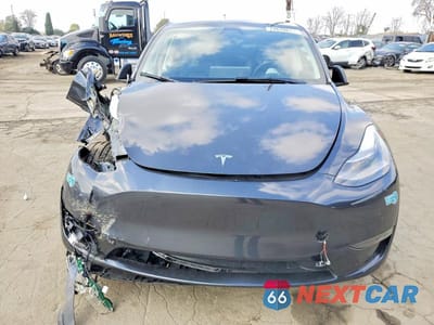 Piąte zdjęcie samochodu w środku: 2025 TESLA MODEL Y VIN:7SAYGAEE1SF302445 - miniatura