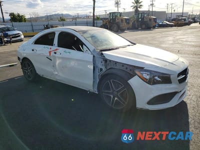 Czwarte zdjęcie samochodu z boku: 2018 MERCEDES-BENZ CLA 250 VIN:WDDSJ4EB9JN533210 - miniatura