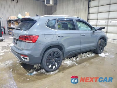 Trzecie zdjęcie samochodu z tyłu: 2024 VOLKSWAGEN TAOS SEL VIN:3VV4X7B2XRM079273 - miniatura
