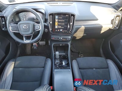 Zdjęcie 8 z 14 samochodu: 2022 VOLVO XC40 T5 R-DESIGN VIN:YV4162UM9N2789527 - miniatura