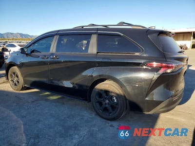 Drugie zdjęcie samochodu z przodu: 2025 TOYOTA SIENNA WOODLAND EDITION VIN:5TDCSKFC7SS200135 - miniatura