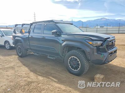 Czwarte zdjęcie samochodu z boku: 2024 TOYOTA TACOMA DOUBLE CAB VIN:3TMLB5JN7RM066778 - miniatura