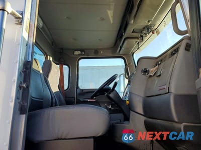 Piąte zdjęcie samochodu w środku: 2017 KENWORTH CONSTRUCTION T400 VIN:3BKBA28X5HF158971 - miniatura