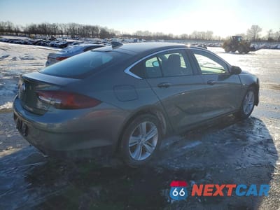 Trzecie zdjęcie samochodu z tyłu: 2018 BUICK REGAL PREFERRED VIN:W04GL6SXXJ1122938 - miniatura