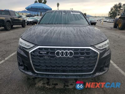 Piąte zdjęcie samochodu w środku: 2023 AUDI A8 L VIN:WAULDAF82PN016182 - miniatura