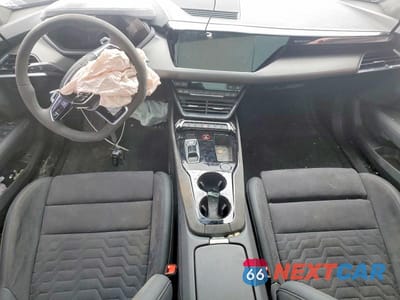 Zdjęcie 8 z 11 samochodu: 2024 AUDI RS E-TRON GT VIN:WAUAHBFW5R7901743 - miniatura