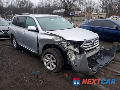 Czwarte zdjęcie samochodu z boku: 2012 TOYOTA HIGHLANDER BASE VIN:5TDBK3EH4CS165117 - miniatura