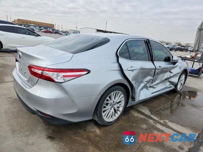 Trzecie zdjęcie samochodu z tyłu: 2018 TOYOTA CAMRY HYBRID XLE VIN:4T1B21HK0JU003839 - miniatura