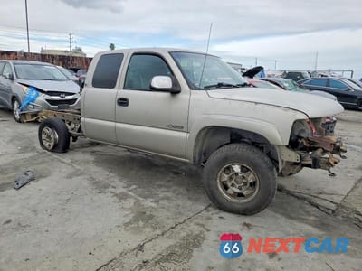 Czwarte zdjęcie samochodu z boku: 2002 CHEVROLET SILVERADO K1500 VIN:1GCEK19T12E181294 - miniatura