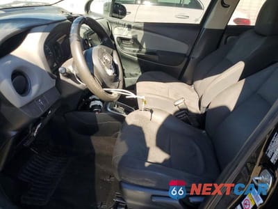 Zdjęcie 7 z 12 samochodu: 2015 TOYOTA YARIS VIN:VNKKTUD30FA034428 - miniatura
