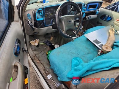 Zdjęcie 8 z 12 samochodu: 1999 CHEVROLET GMT-400 UTILITY / SERVICE TRUCK VIN:1GBJC34R2XF005685 - miniatura
