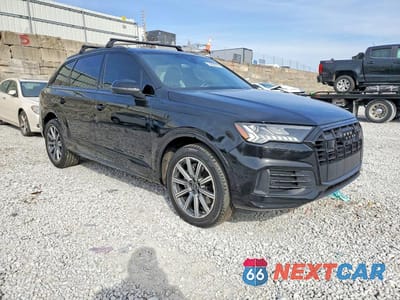 Czwarte zdjęcie samochodu z boku: 2023 AUDI Q7 PREMIUM PLUS VIN:WA1LCBF70PD023344 - miniatura