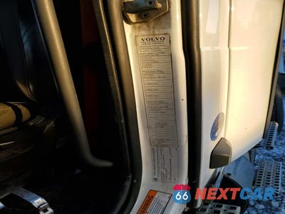 Zdjęcie 10 z 10 samochodu: 2020 VOLVO VNR SEMI TRUCK VIN:4V4WC9EG3LN266734 - miniatura