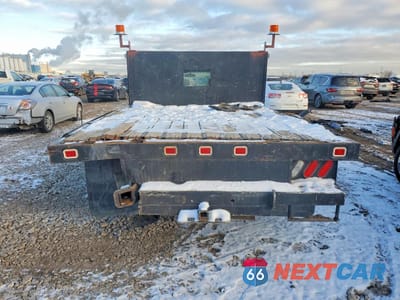 Zdjęcie 6 z 12 samochodu: 2006 GMC SIERRA FLATBED TRUCK VIN:1GTJK39D76E230572 - miniatura