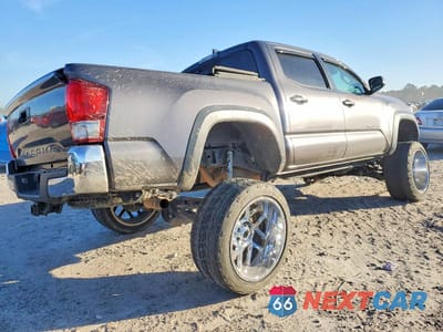 Trzecie zdjęcie samochodu z tyłu: 2016 TOYOTA TACOMA DOUBLE CAB VIN:5TFCZ5AN4GX027990 - miniatura
