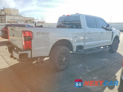 Trzecie zdjęcie samochodu z tyłu: 2025 FORD F250 SUPER DUTY VIN:1FT8W2BT0SEE02501 - miniatura