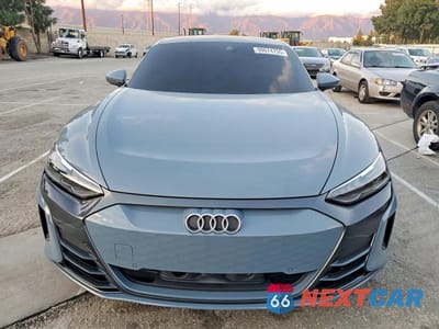 Piąte zdjęcie samochodu w środku: 2023 AUDI E-TRON GT PRESTIGE VIN:WAUDJBFW9P7006481 - miniatura