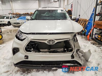 Piąte zdjęcie samochodu w środku: 2022 TOYOTA HIGHLANDER XLE VIN:5TDGZRBH1NS248872 - miniatura