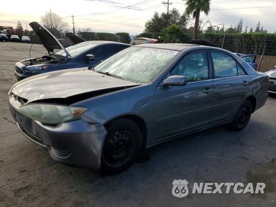 2005 TOYOTA CAMRY LE 4T1BE32K75U575489 - główne zdjęcie licytacji z USA - miniatura