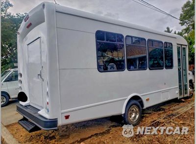 Czwarte zdjęcie samochodu z boku: 2015 FORD ECONOLINE E450 SUPER DUTY CUTAWAY VAN VIN:1FDFE4FS3FDA28027 - miniatura