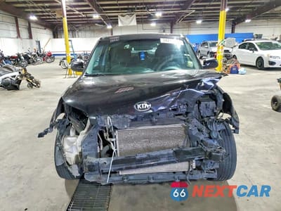 Piąte zdjęcie samochodu w środku: 2018 KIA SOUL VIN:KNDJN2A21J7596830 - miniatura