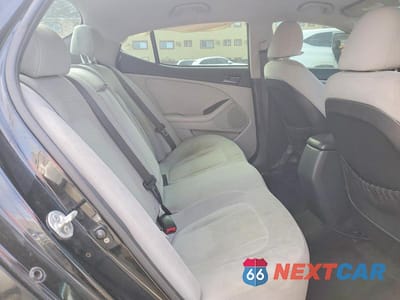 Zdjęcie 10 z 11 samochodu: 2011 KIA OPTIMA VIN:KNAGM4A7XB5071859 - miniatura