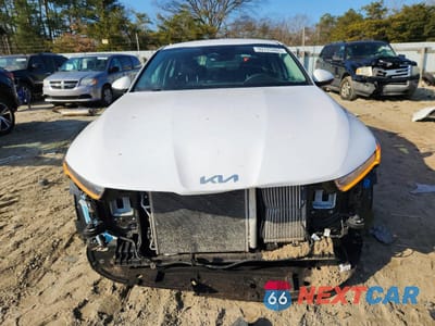 Piąte zdjęcie samochodu w środku: 2023 KIA K5 LXS VIN:5XXG14J24PG203615 - miniatura