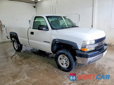 Czwarte zdjęcie samochodu z boku: 2002 CHEVROLET SILVERADO C2500 HEAVY DUTY VIN:1GCHC24UX2E148892 - miniatura