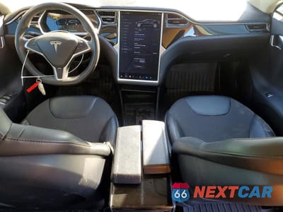 Zdjęcie 8 z 11 samochodu: 2013 TESLA MODEL S VIN:5YJSA1CG6DFP08040 - miniatura